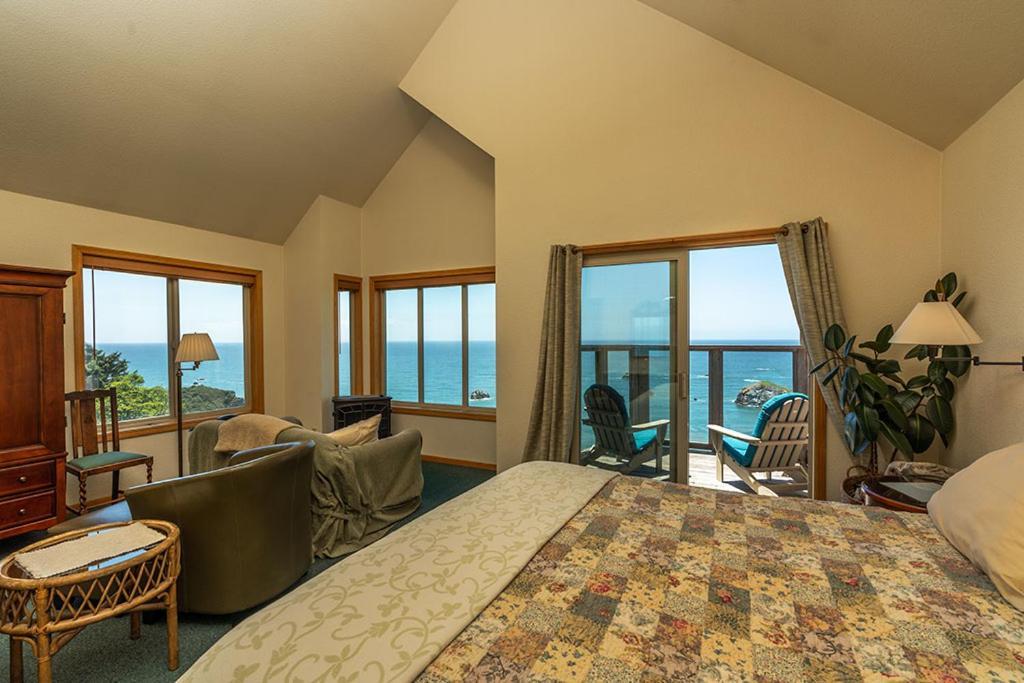 Turtle Rocks Oceanfront Inn Trinidad Bagian luar foto