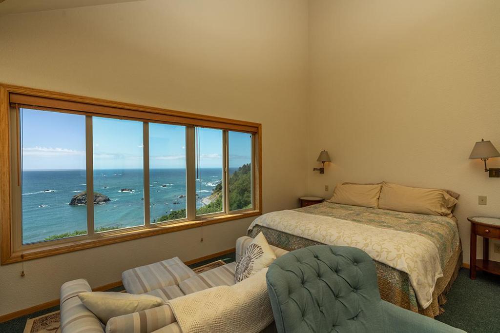 Turtle Rocks Oceanfront Inn Trinidad Bagian luar foto
