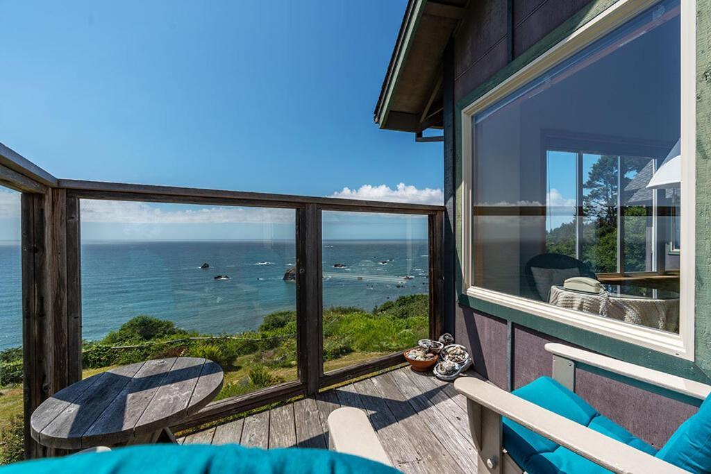 Turtle Rocks Oceanfront Inn Trinidad Bagian luar foto